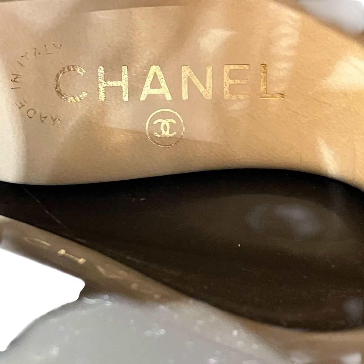Chanel CC Logo Rubber — view 5