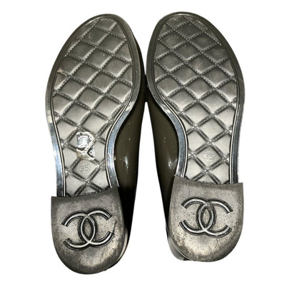 Chanel CC Logo Rubber — view 7