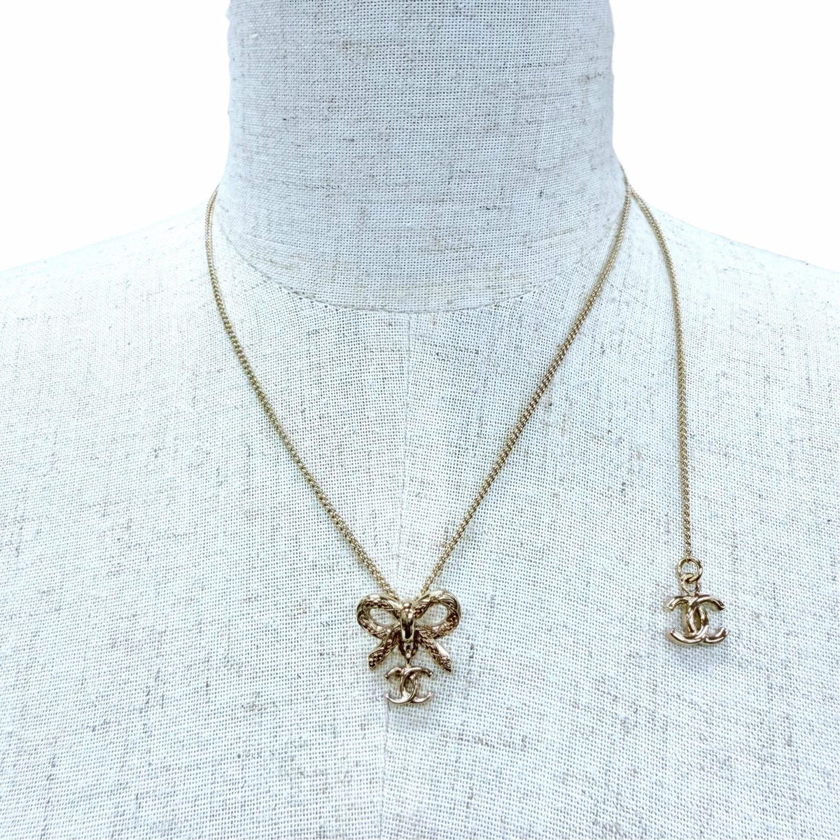 Chanel CC Logo Ribbon 2-Way Necklace Gold — view 4