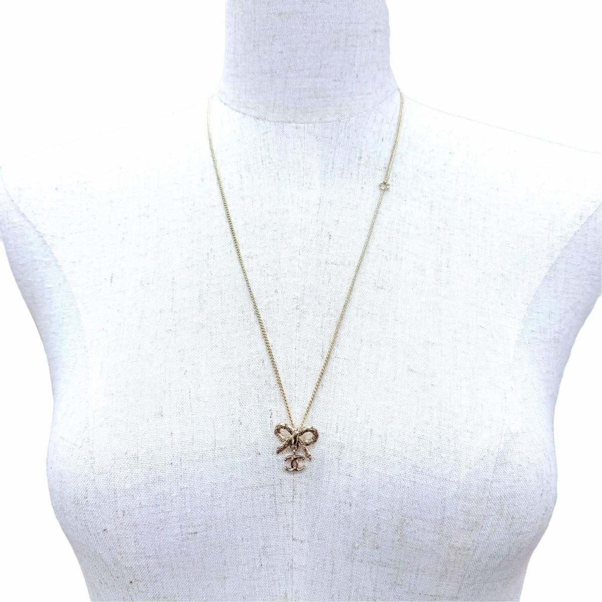 Chanel CC Logo Ribbon 2-Way Necklace Gold — view 3
