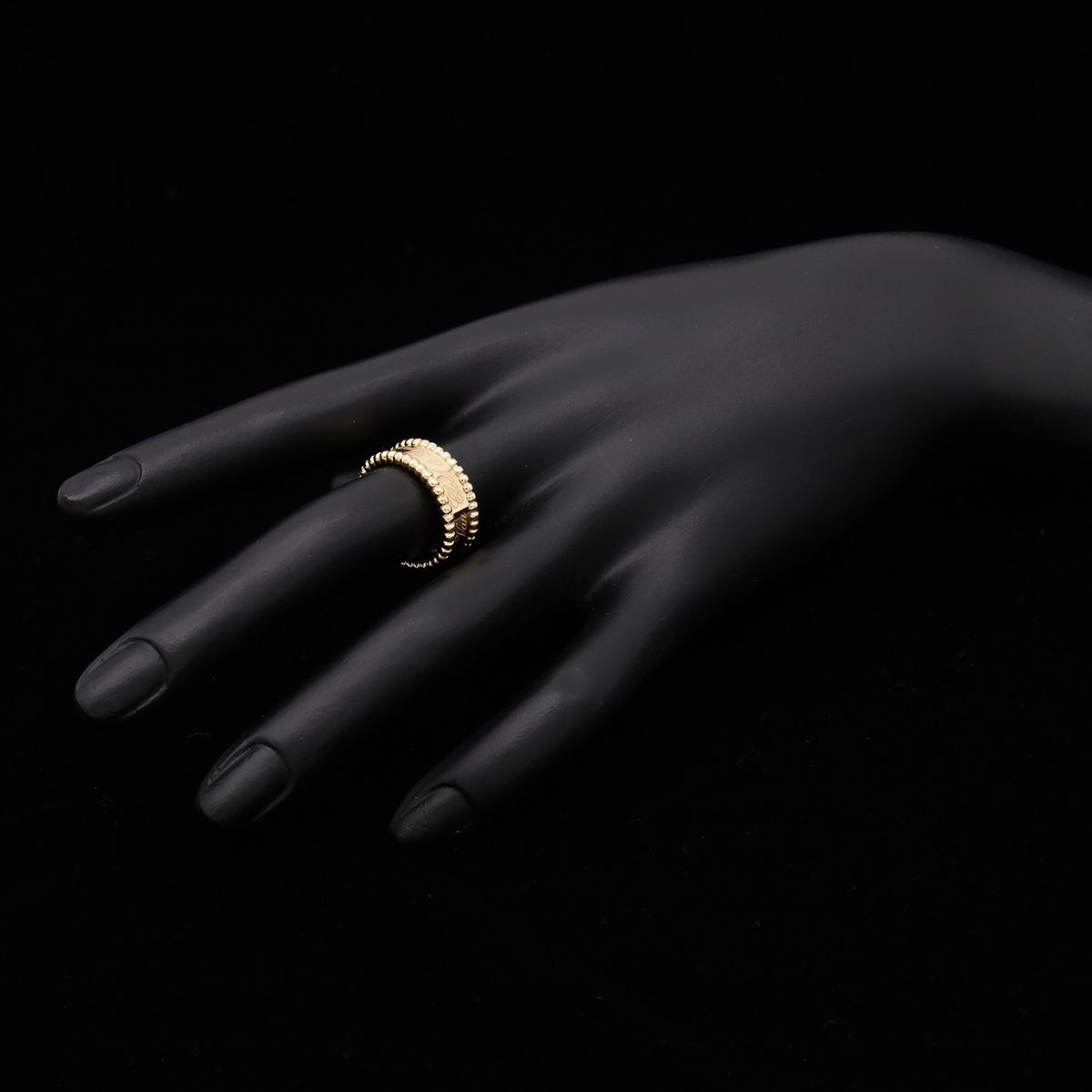 Van Cleef & Arpels Perlee Signature Ring 18k Yellow Gold — view 6