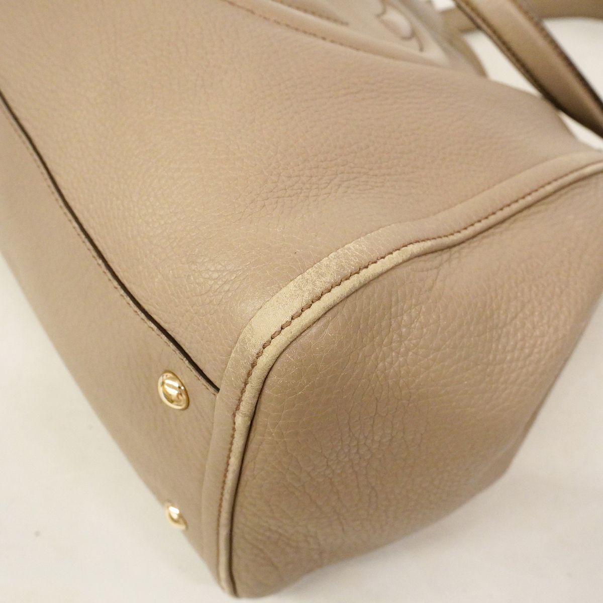 Gucci Tote Bag Soho Leather Greige Champagne Gold — view 8