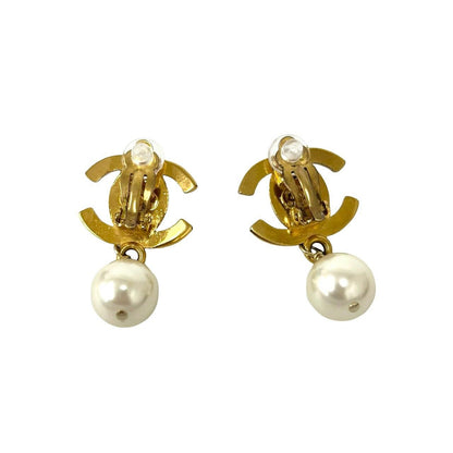 Chanel With Rice 96P Vintage CC Logo Faux Pearl Earrings Gold — view 5