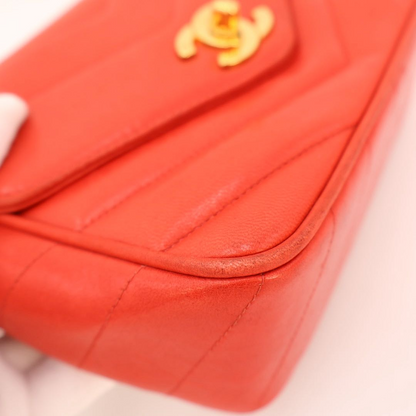 Chanel Shoulder Bag Red — view 3