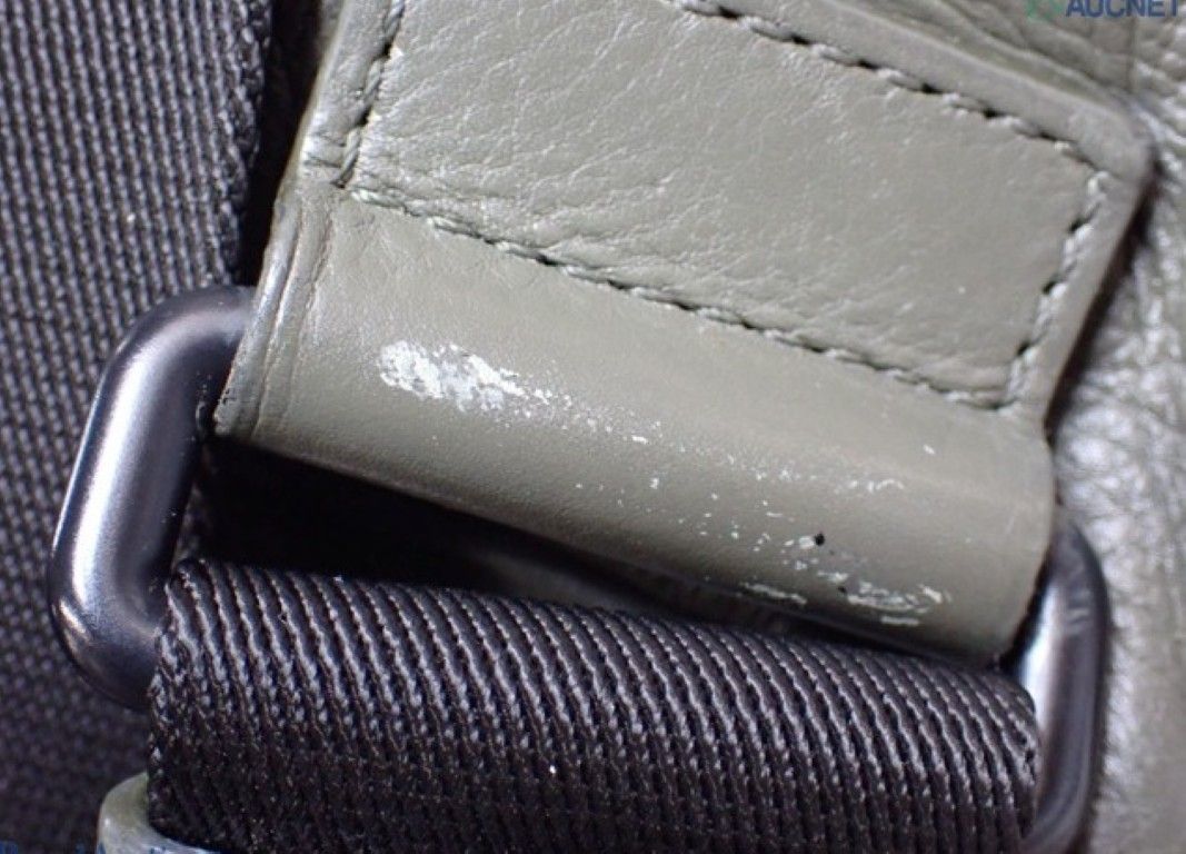 Louis Vuitton Shoulder Bag Chalk Khaki Monogram Shadow — view 4