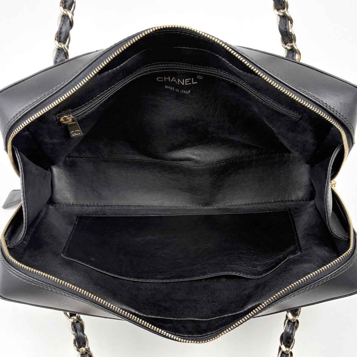 Chanel Handbag Choco Bar CC Logo Leather Black — view 7