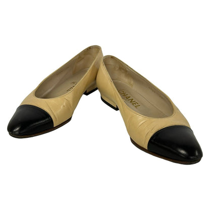 Chanel Pumps Beige Black Leather Heels — view 2