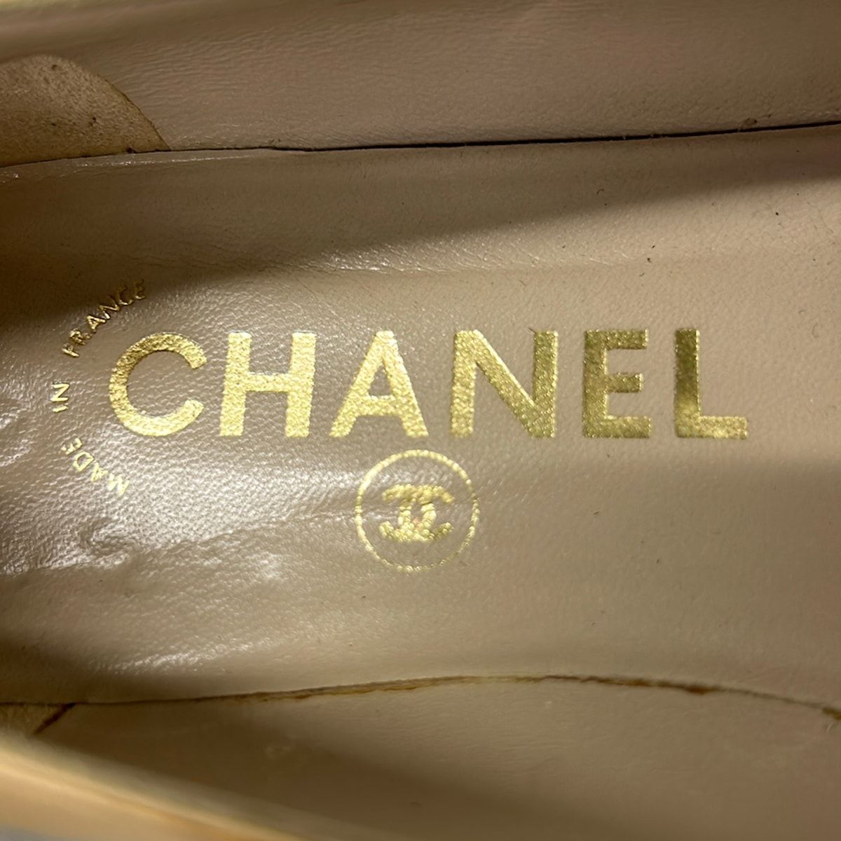 Chanel Pumps Beige Black Leather Heels — view 5