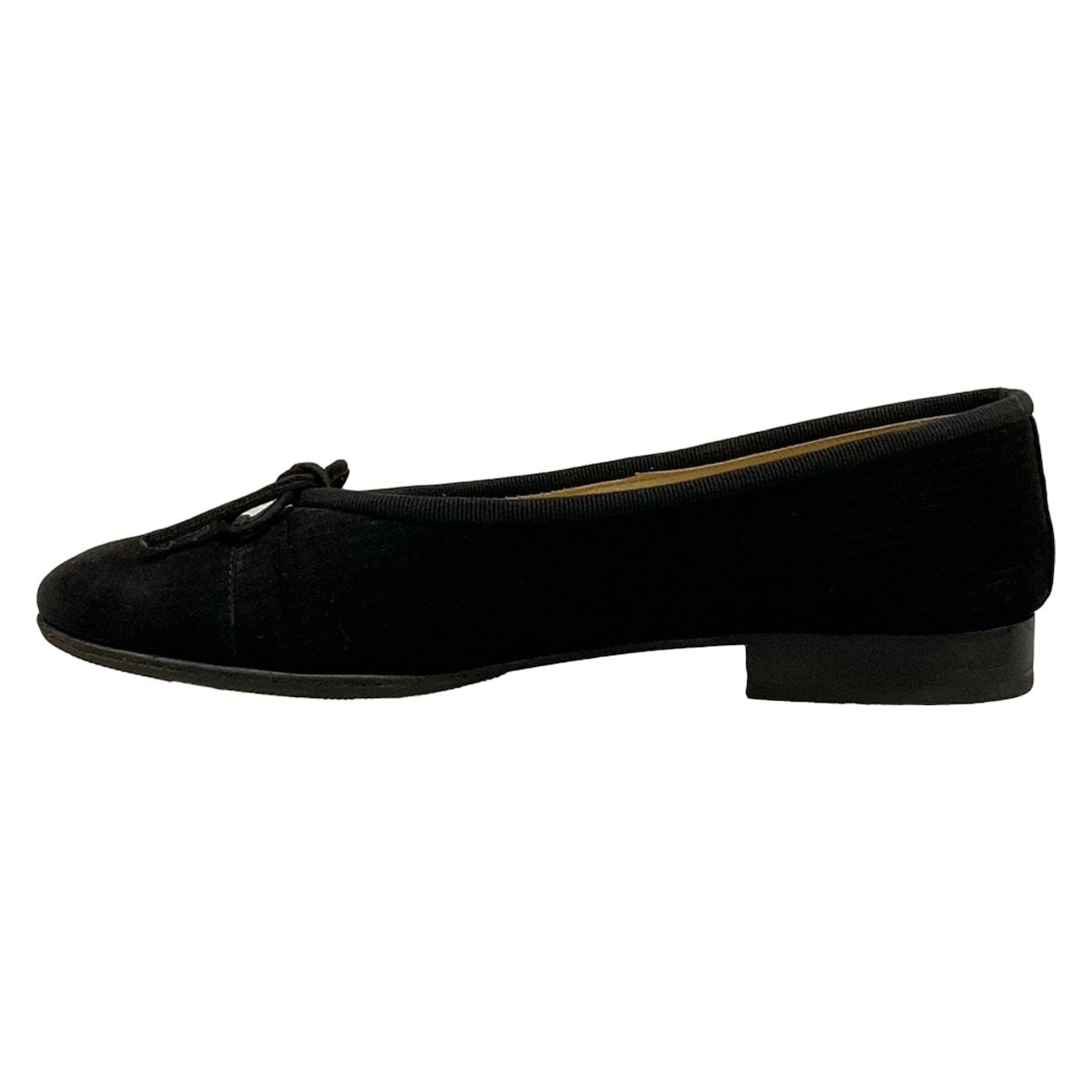 Chanel Pumps Black CC Logo Heels — view 3
