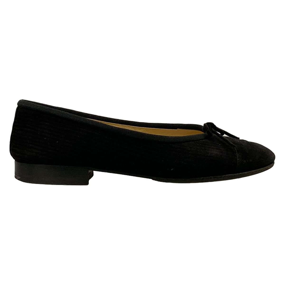 Chanel Pumps Black CC Logo Heels — view 4