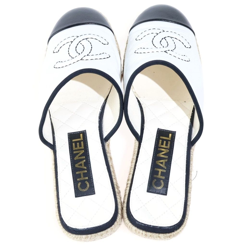 Chanel CC Logo Espadrilles Flat Sandals White Black — view 4