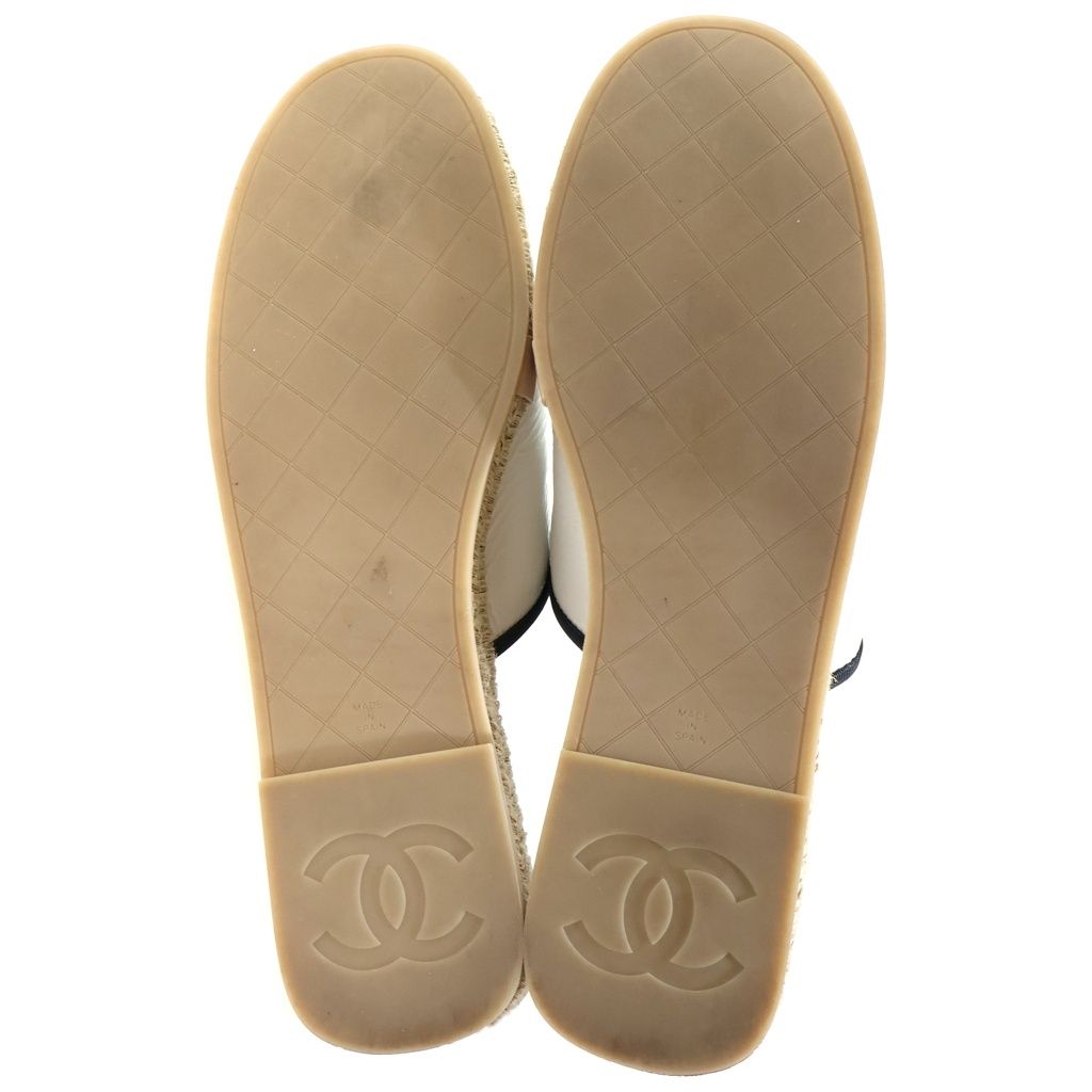 Chanel CC Logo Espadrilles Flat Sandals White Black — view 5