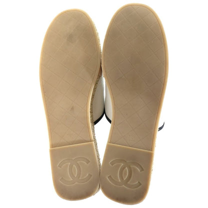 Chanel CC Logo Espadrilles Flat Sandals White Black — view 5