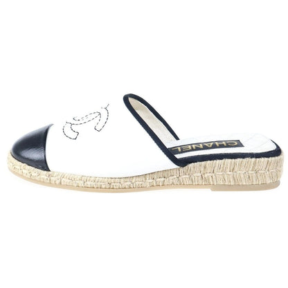 Chanel CC Logo Espadrilles Flat Sandals White Black — view 2
