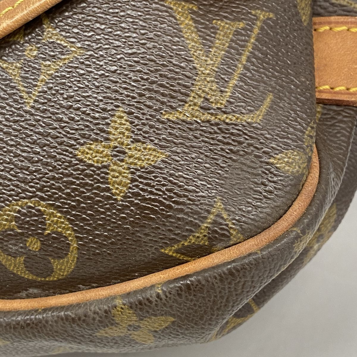 Louis Vuitton Shoulder Bag Monogram Saumur 30 Brown — view 8