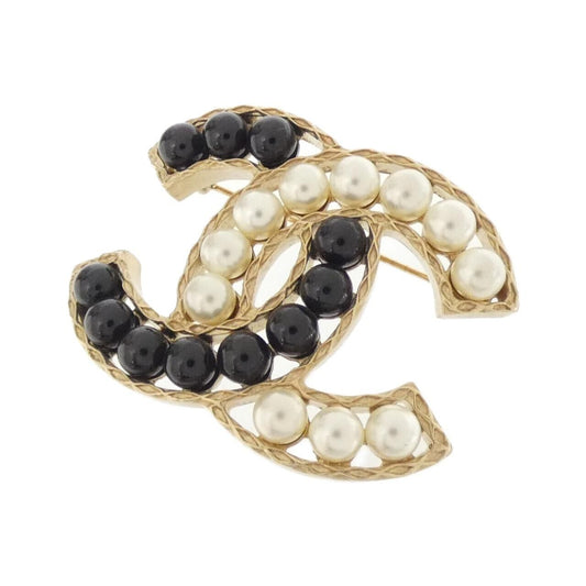 Chanel Brooch Gold