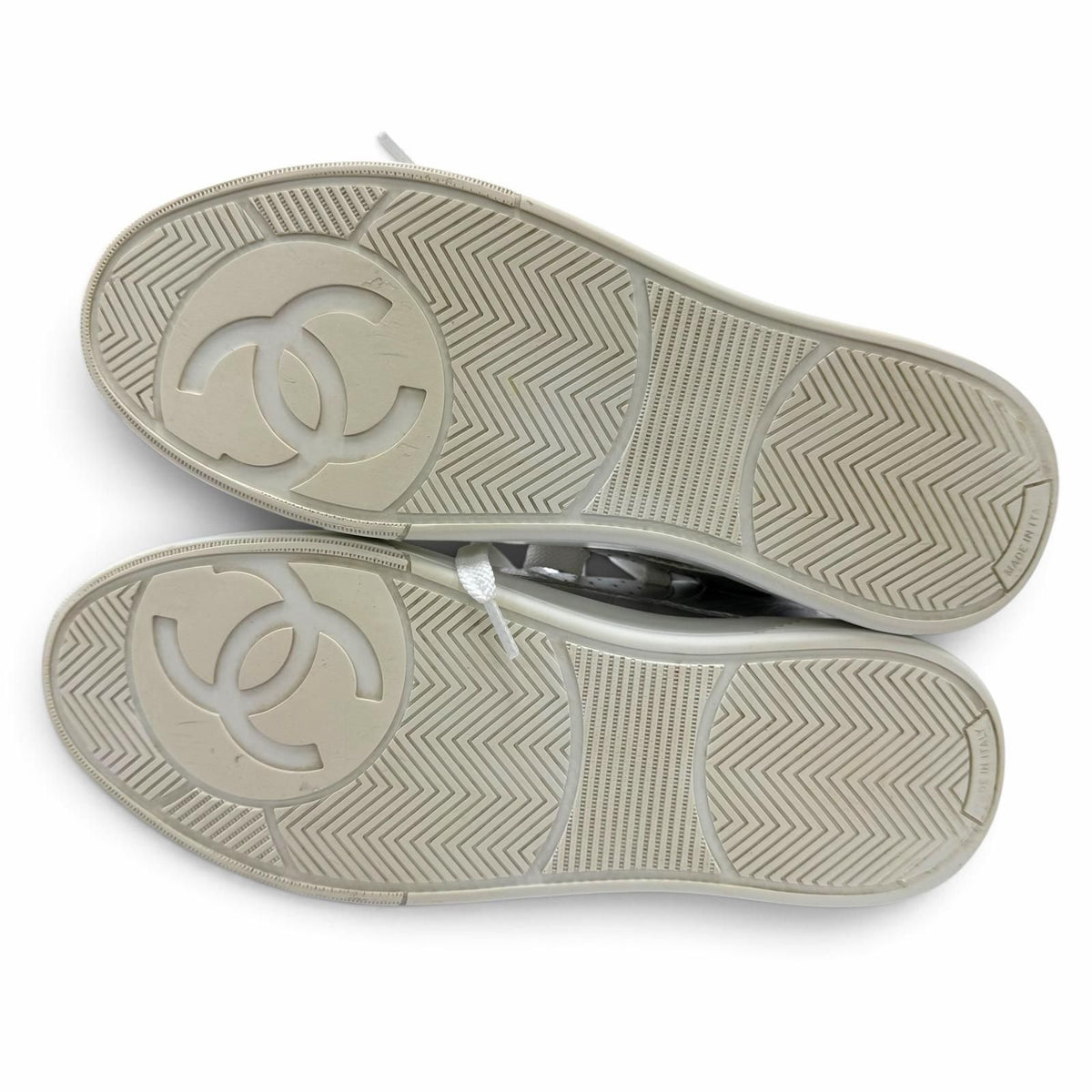 Chanel CC Logo Lace-up Leather Low-Top Sneakers Silver — view 5