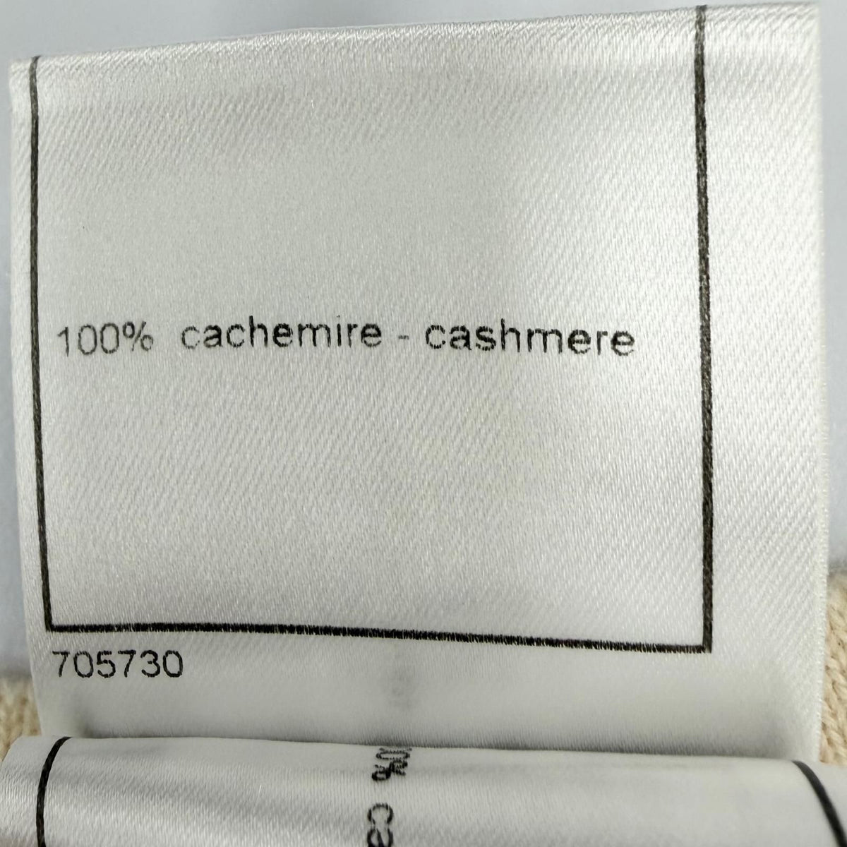 Chanel 04C Cashmere 100% CC Logo Embossed Cropped Short Sleeve Knit Beige 36 — view 7