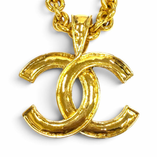 Chanel Vintage 94P CC Logo Chain Pendant Gold