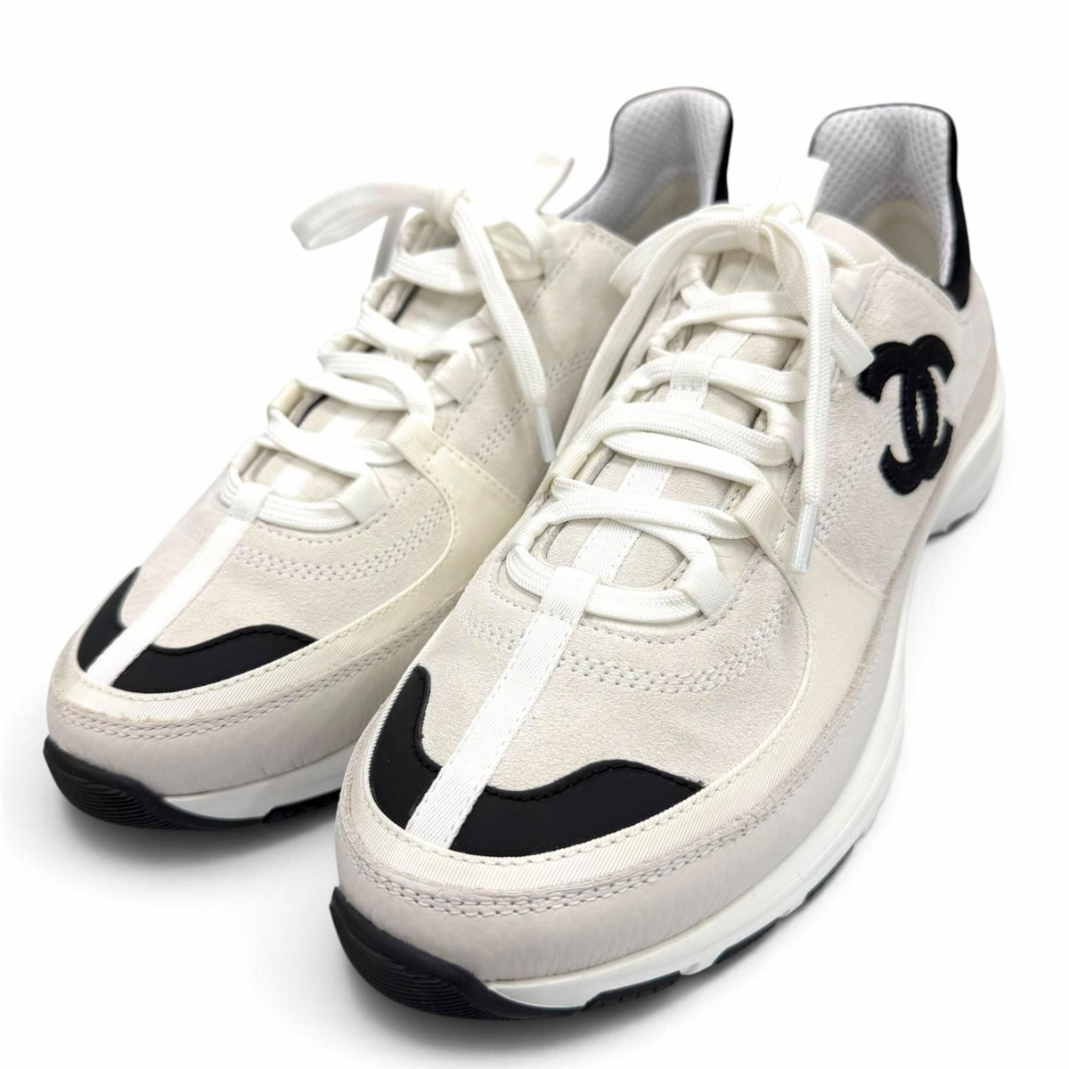 Chanel Suede Leather CC Logo Low-Top Sneakers White