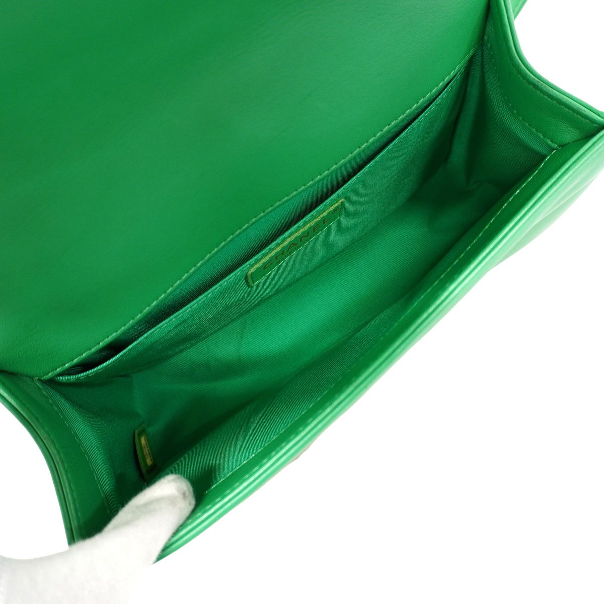 Chanel Shoulder Bag Boy V-stitch Lambskin Green Champagne Gold — view 4
