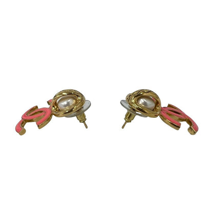 Chanel CC Logo Earrings Gold — view 4