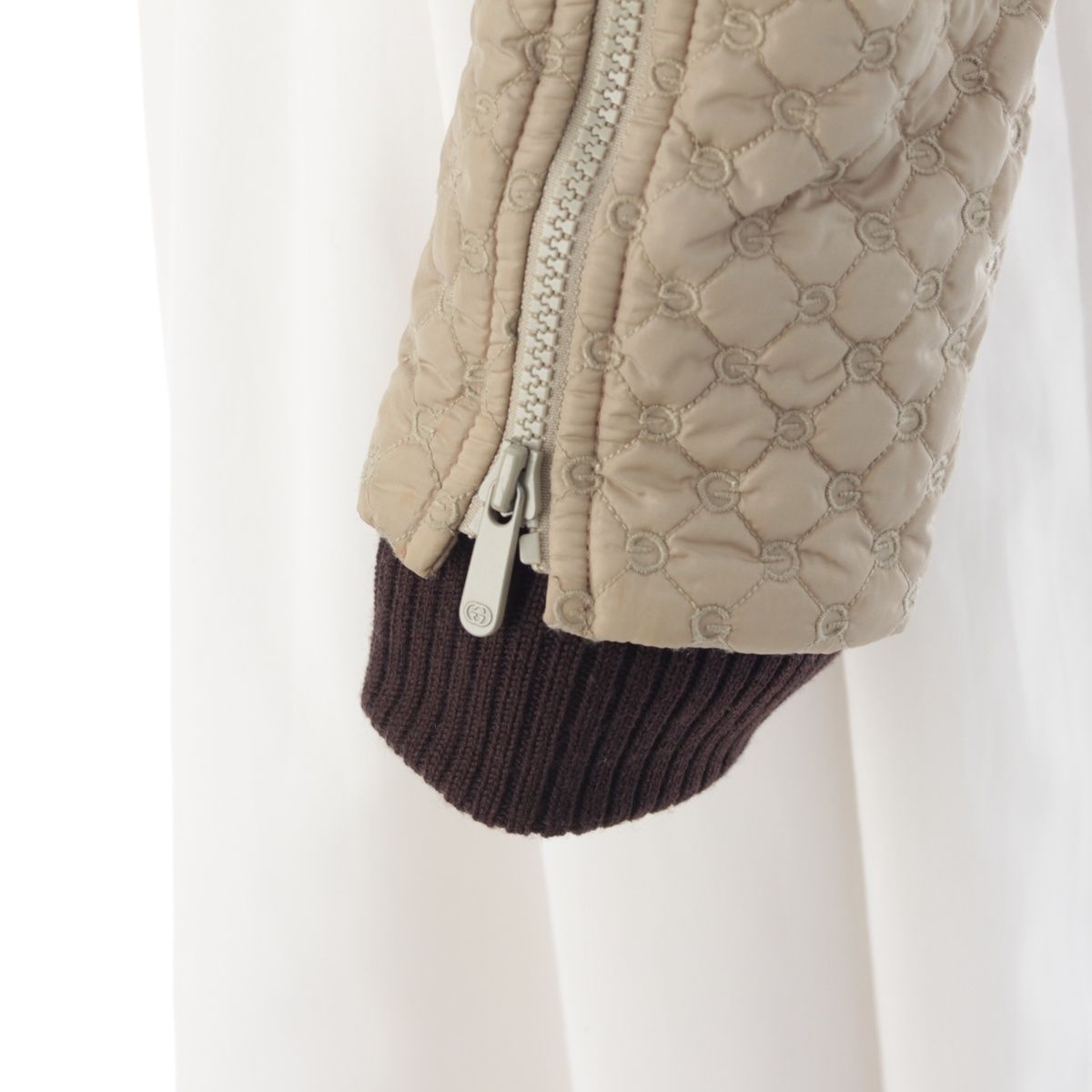 Gucci GG Contrast Cuff Multi Zip Down Jacket Style Ski Wear Thump Ring Greige — view 7