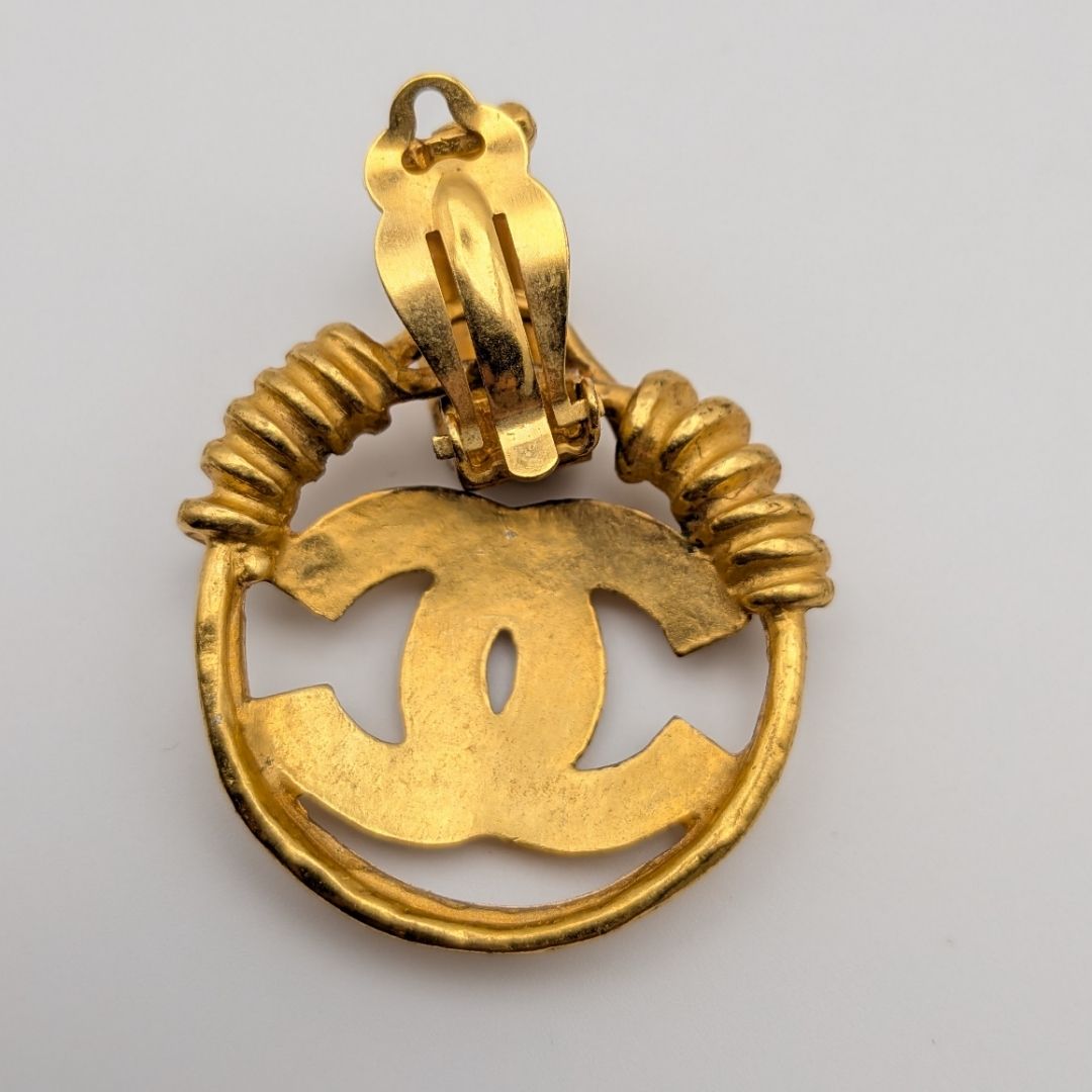 Chanel Single Earrings CC Logo Sheer Swing Gold 01P Vintage — view 4