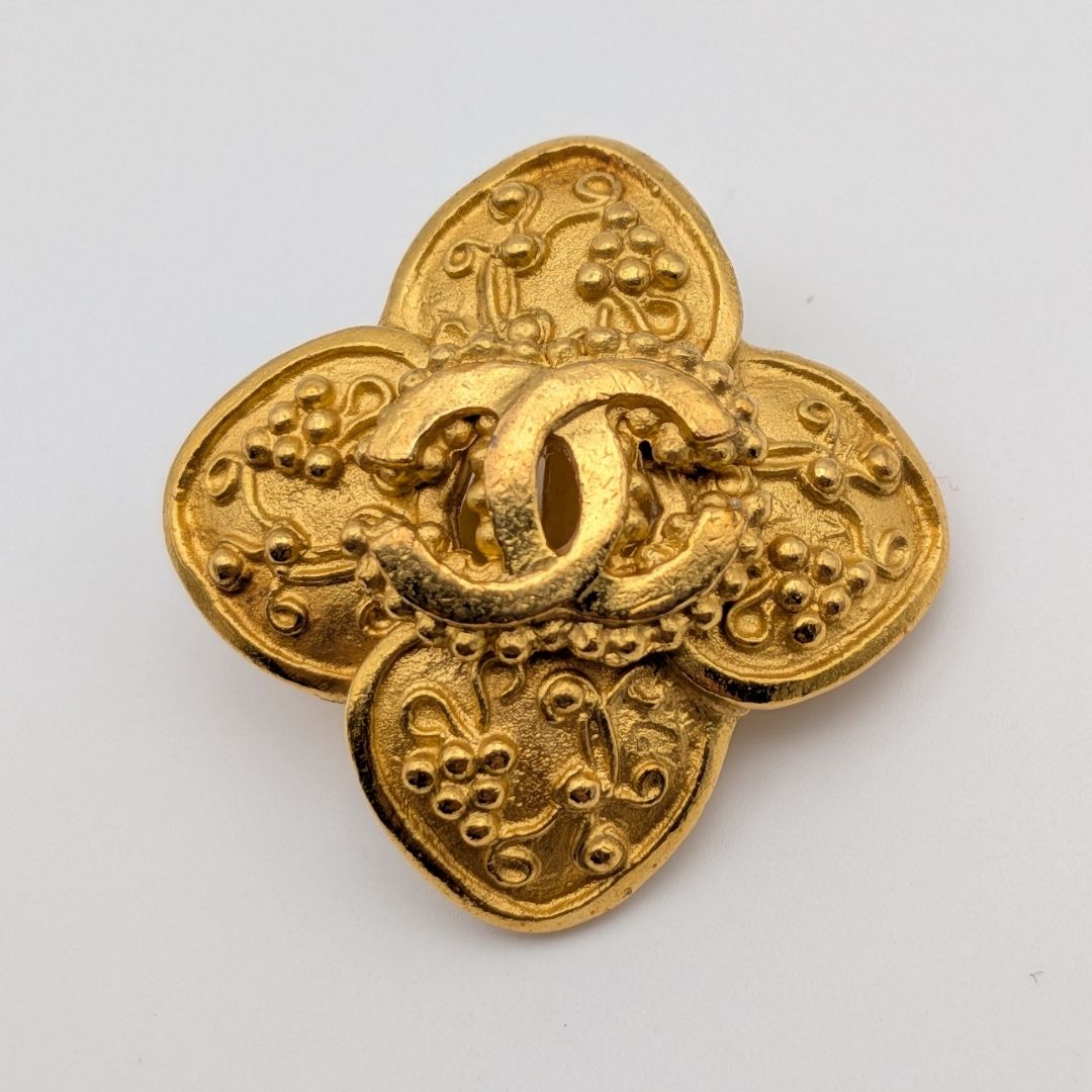 Chanel Single Earrings CC Logo Clover Arabesque Gold Vintage 96A