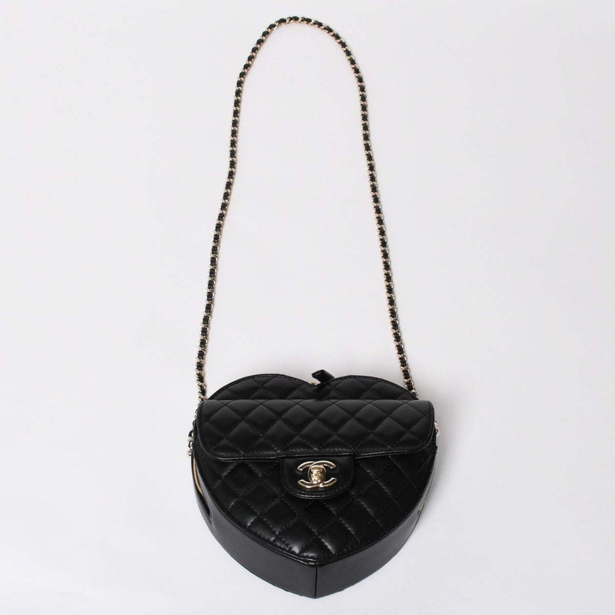 Chanel Heart Chain Shoulder Bag CC Logo Lambskin Black — view 4