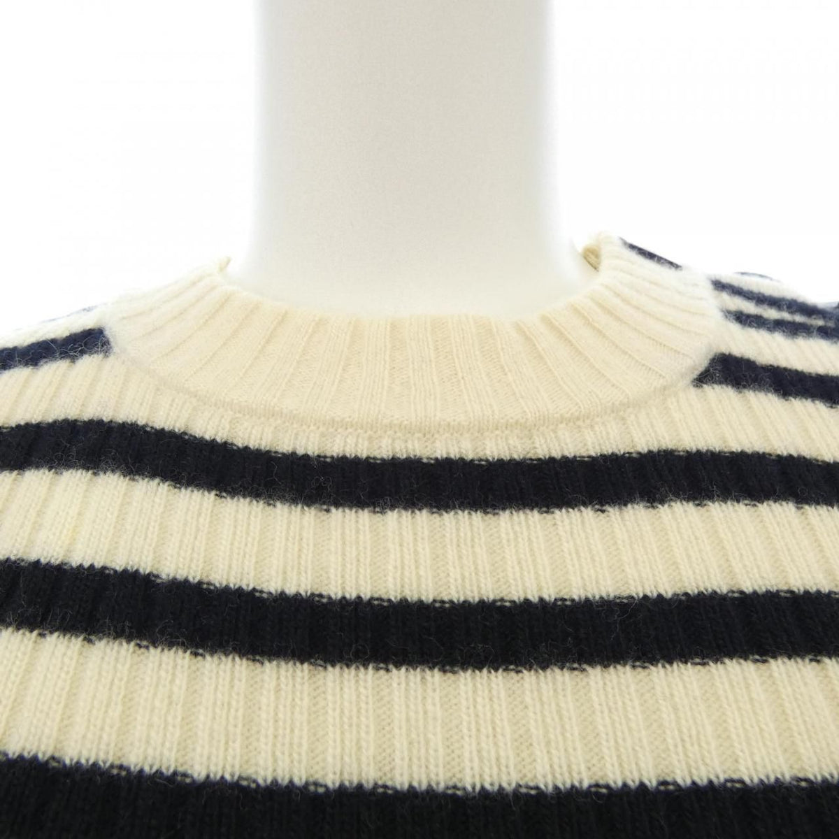 Chanel Vintage 06A Knit Sweater — view 6