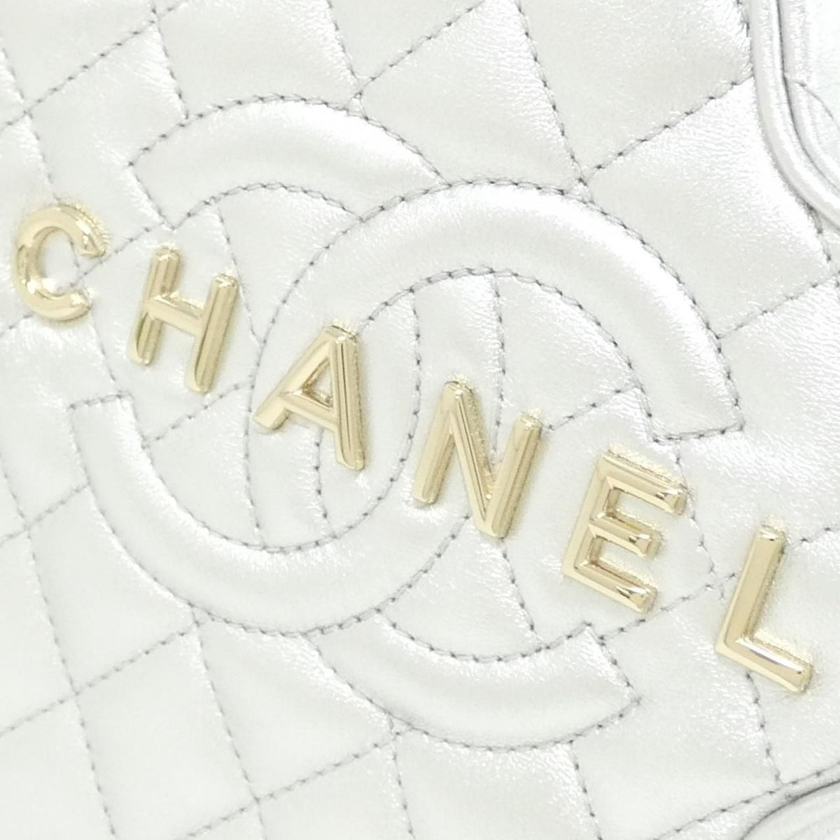 Chanel Shoulder Bag Silver — view 4