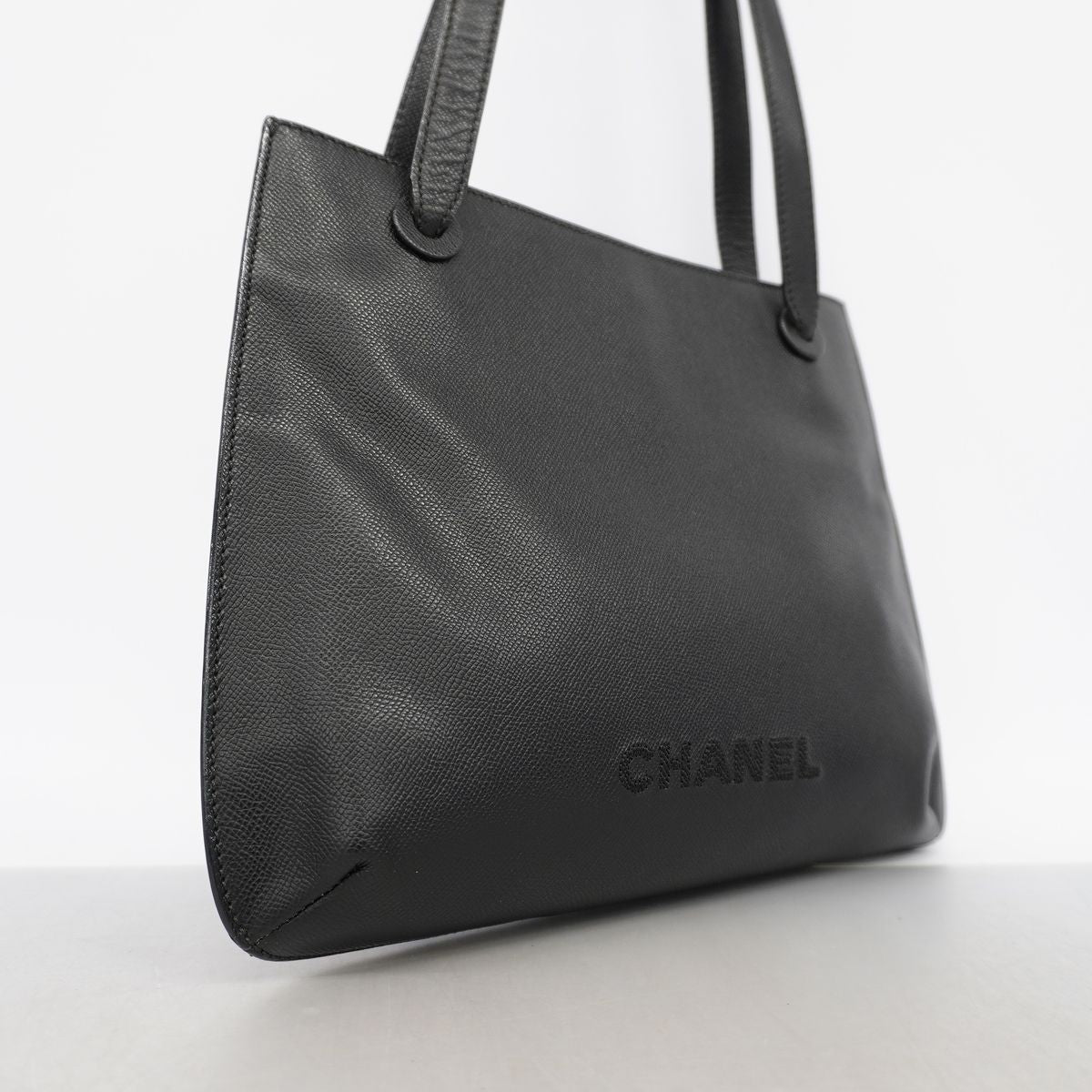Chanel Shoulder Bag Caviar Leather Black Gold — view 2