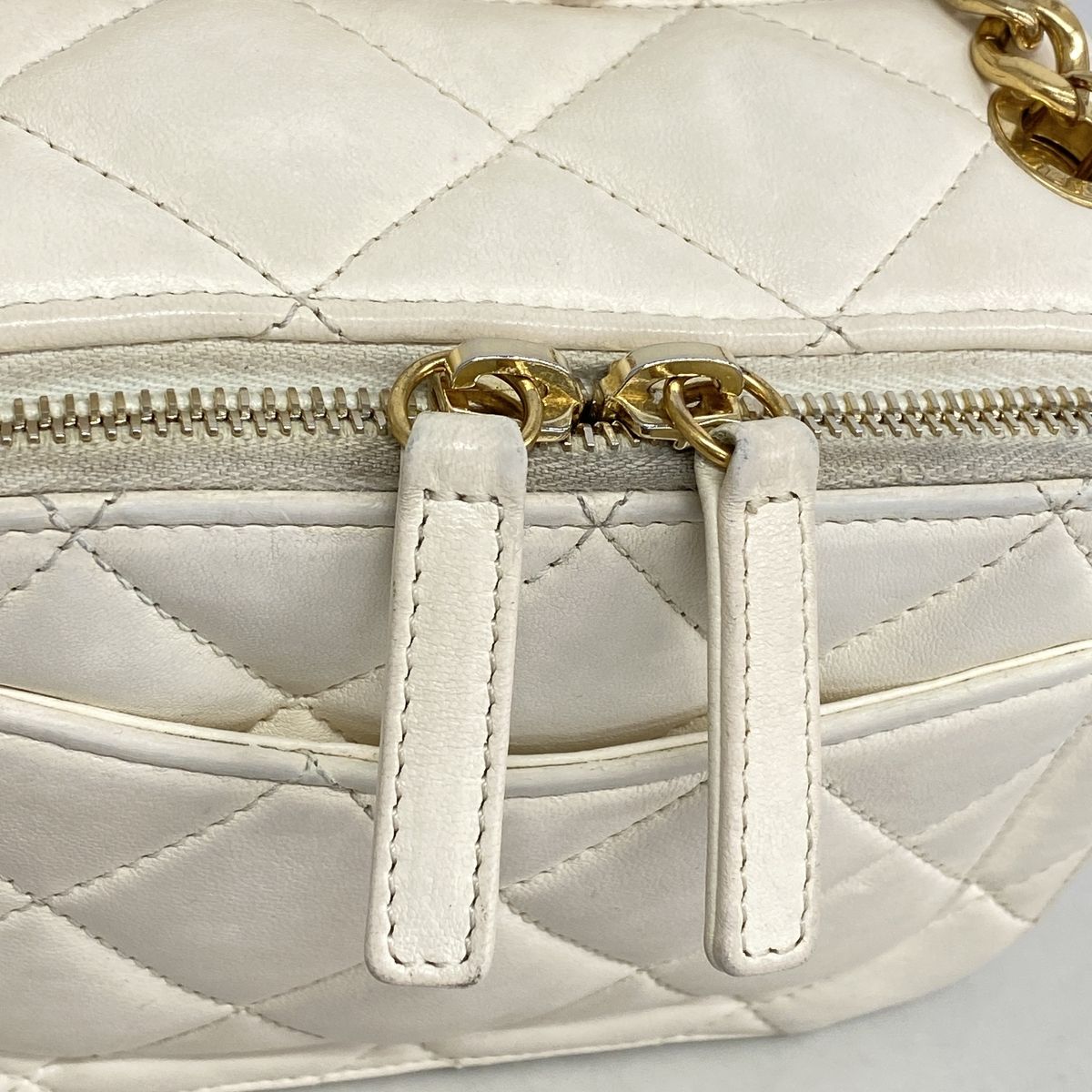 Chanel Shoulder Bag Quilted Lambskin White Gold — view 8