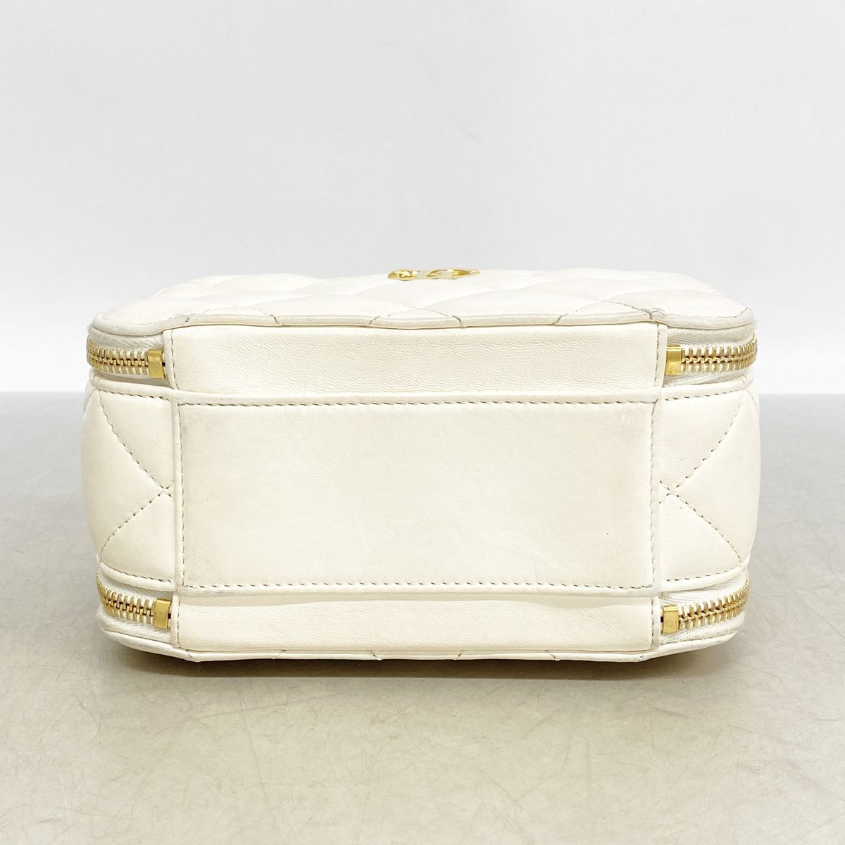 Chanel Shoulder Bag Quilted Lambskin White Gold — view 3