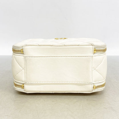 Chanel Shoulder Bag Quilted Lambskin White Gold — view 3