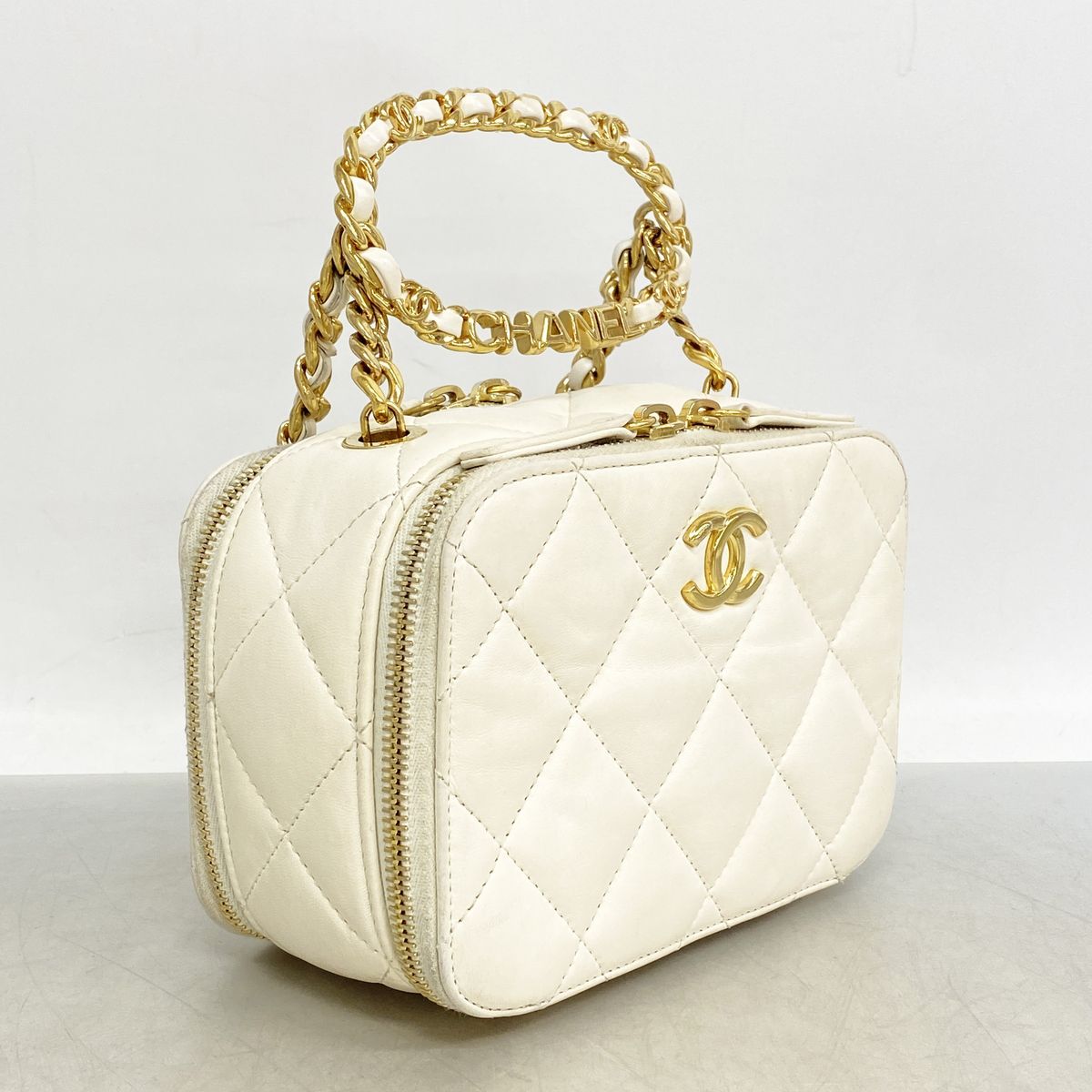 Chanel Shoulder Bag Quilted Lambskin White Gold — view 2