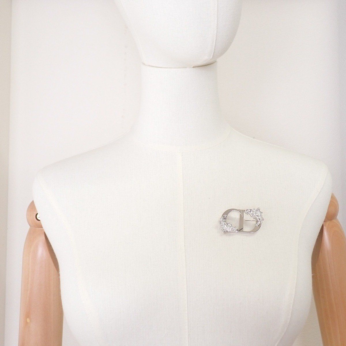 Dior Feather CD Brooch Silver — view 8