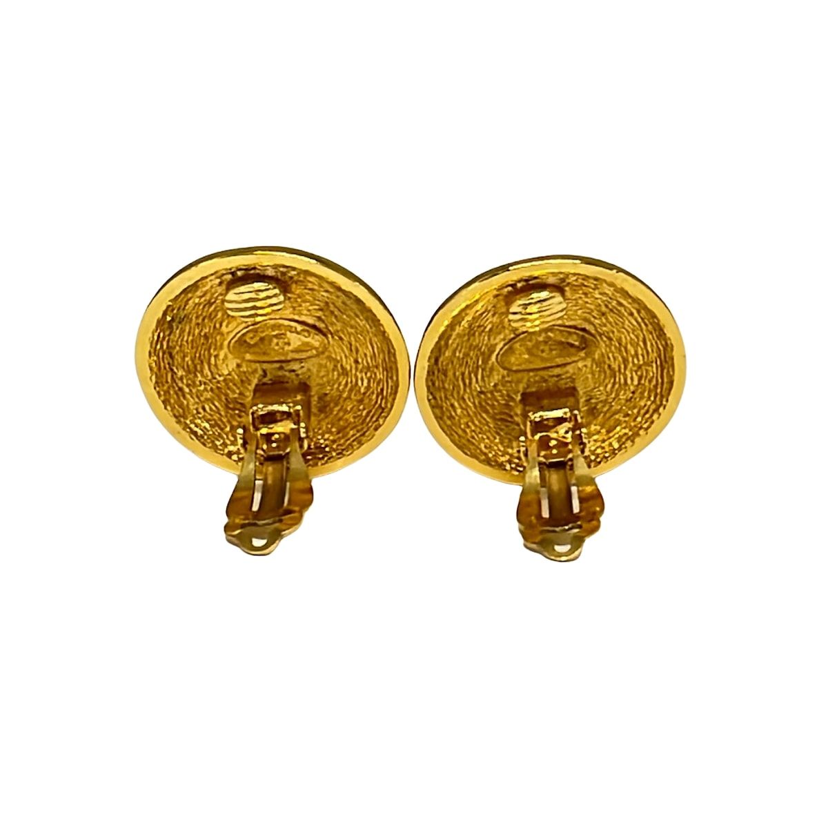 Chanel Earrings CC Logo Gold Quilted — view 3