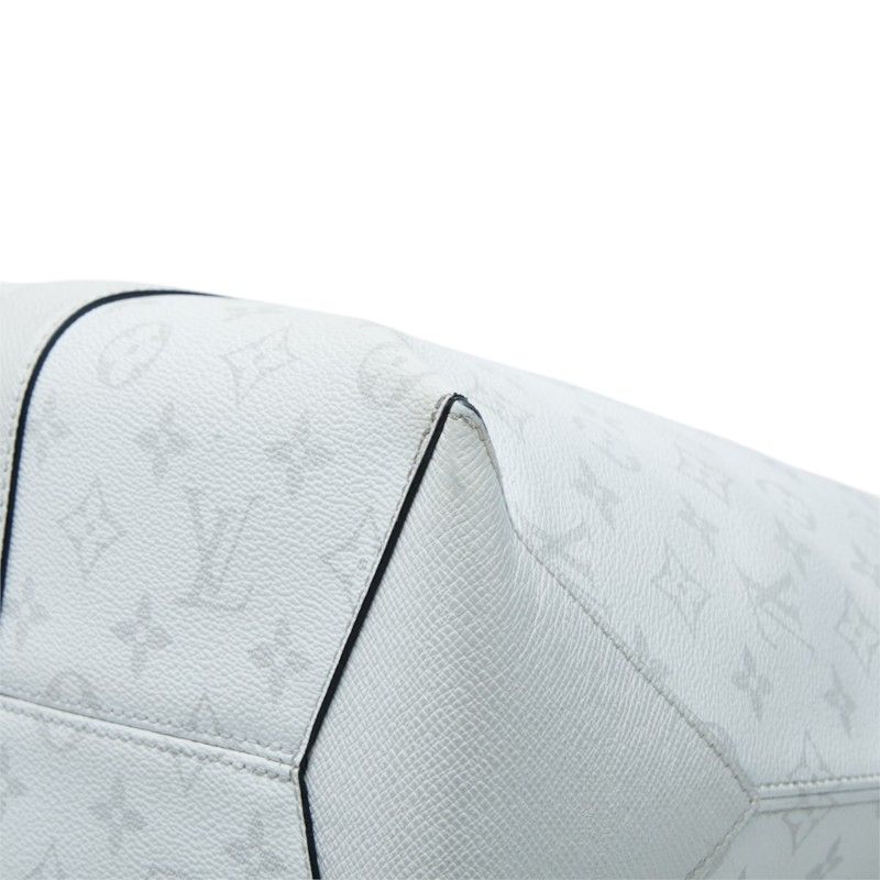 Louis Vuitton Taigarama Weekend Tote NM Shoulder Bag 2-Way Blanc White Leather — view 6