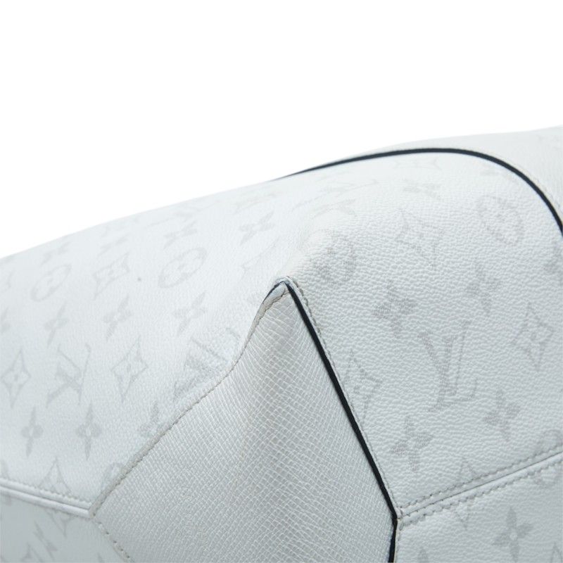 Louis Vuitton Taigarama Weekend Tote NM Shoulder Bag 2-Way Blanc White Leather — view 5