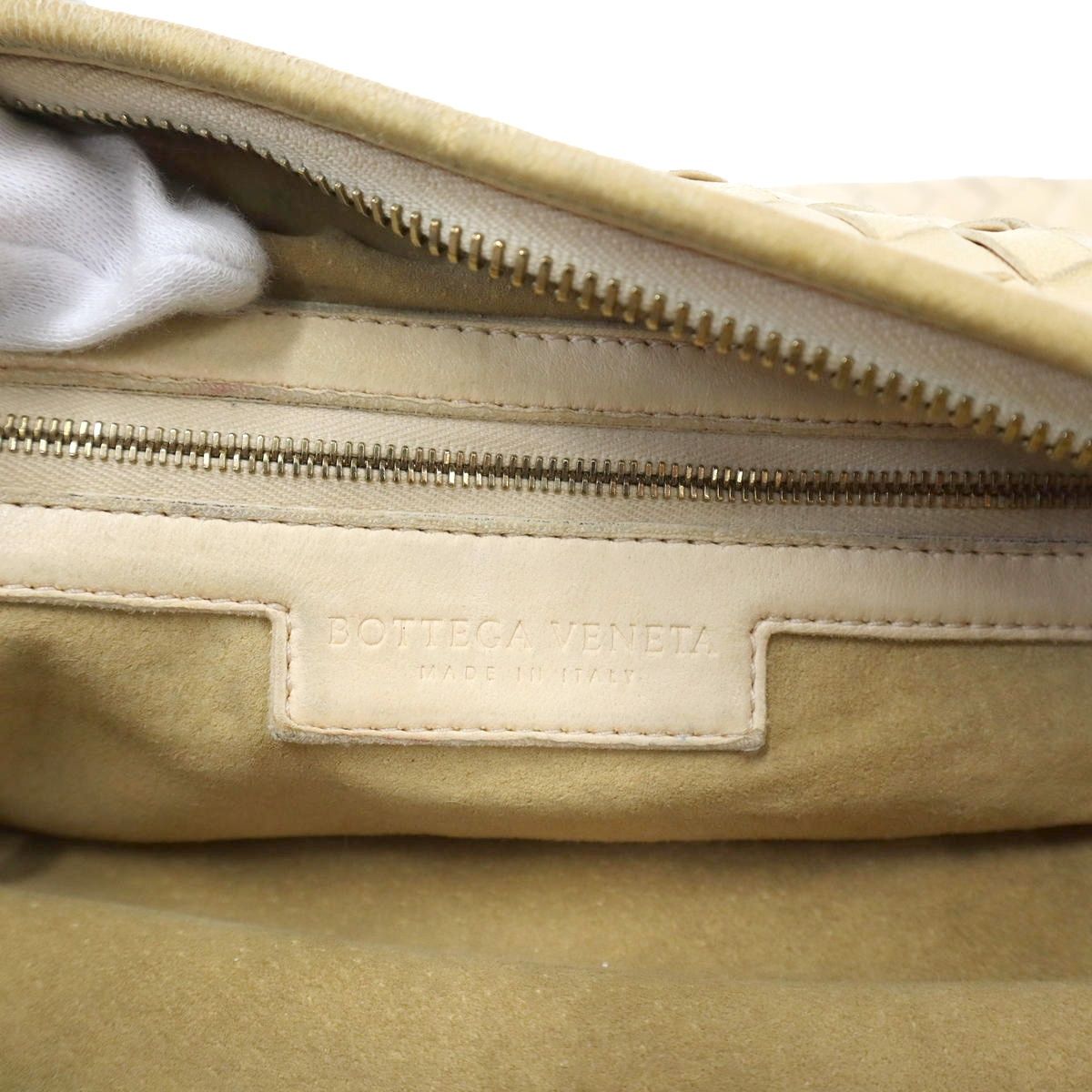 Bottega Veneta Intrecciato Hobo Handbag Ivory — view 5