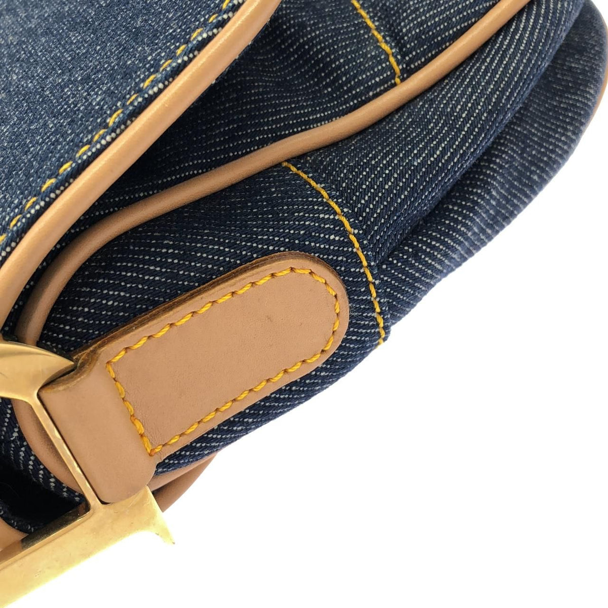 Dior Vintage Saddle Shoulder Bag — view 5