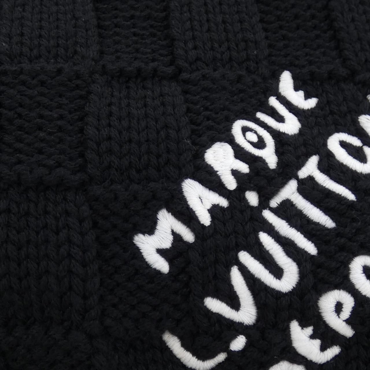 Louis Vuitton Damier Heritage Snug Scarf — view 4