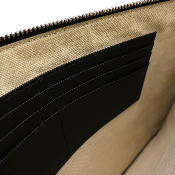 Gucci GG Supreme Clutch — view 5