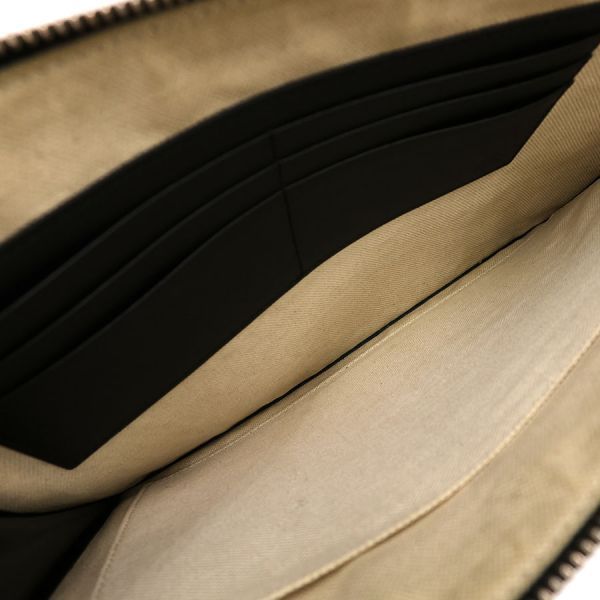 Gucci GG Supreme Clutch — view 3