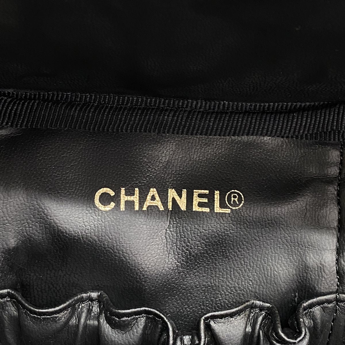 Chanel Vanity Bag Patent Leather Black Gold — view 5