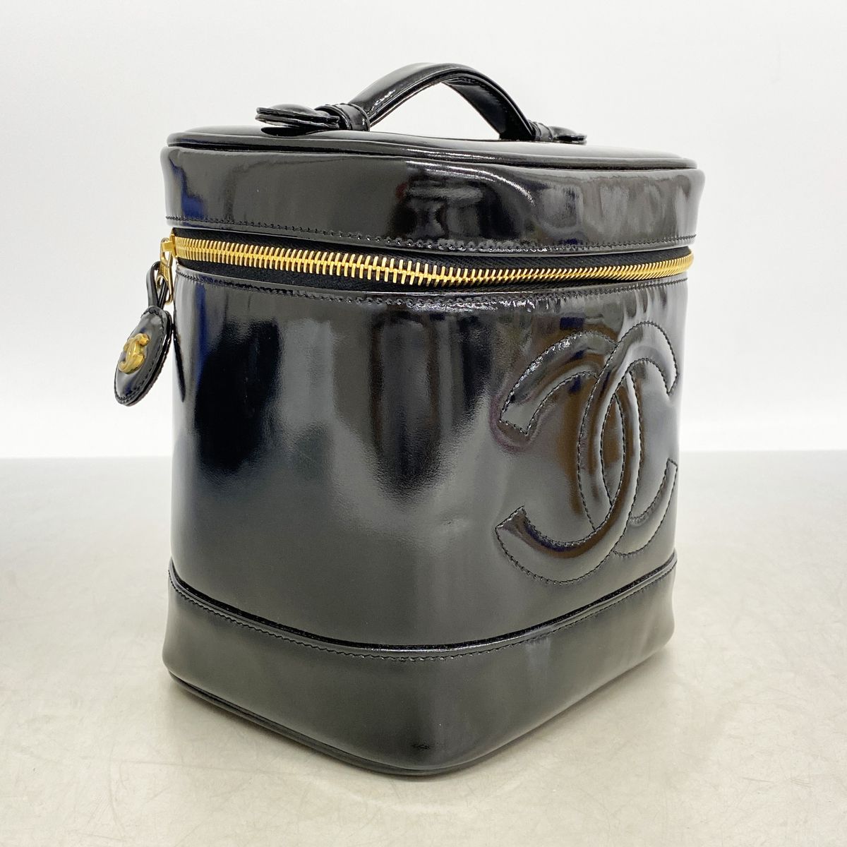 Chanel Vanity Bag Patent Leather Black Gold — view 2