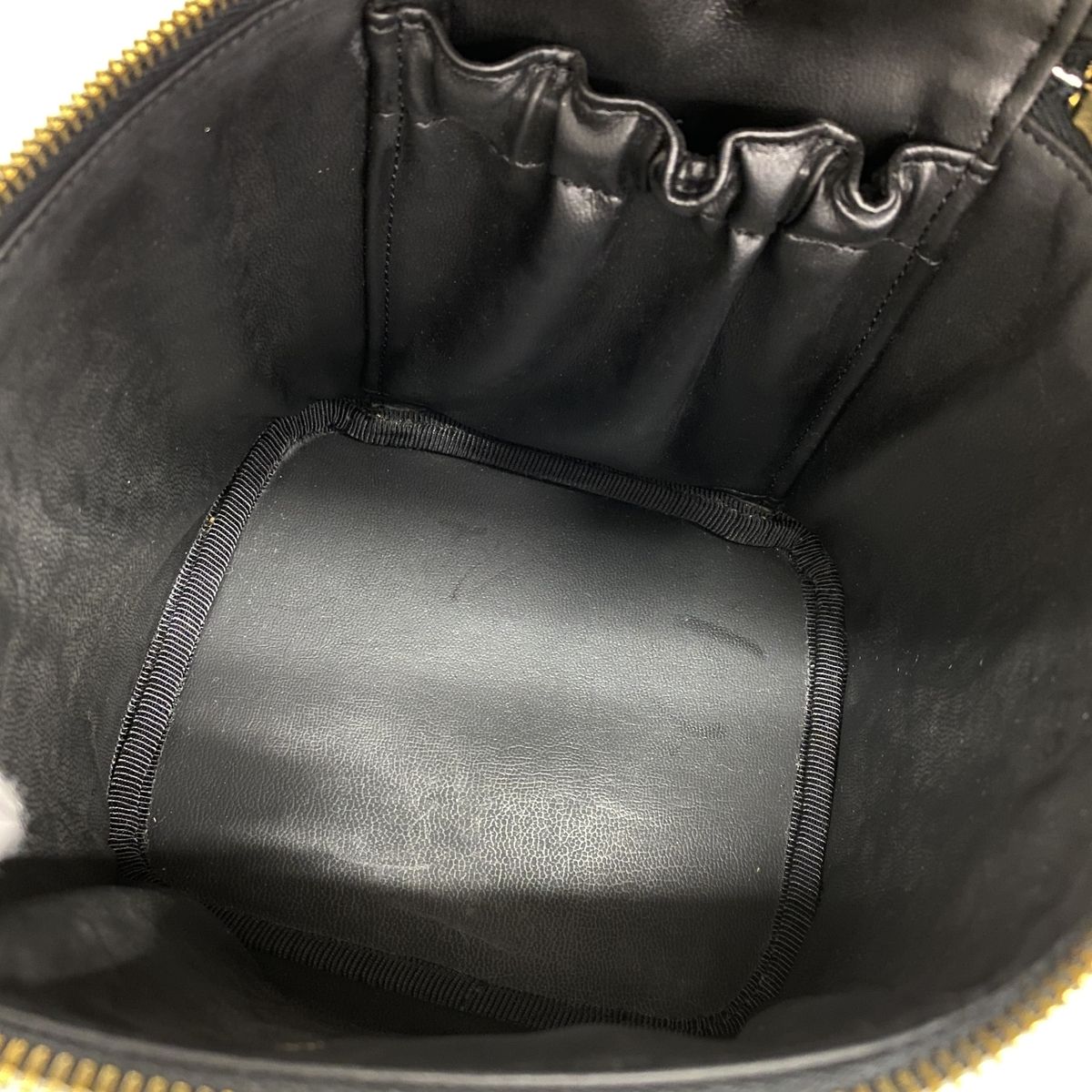 Chanel Vanity Bag Patent Leather Black Gold — view 4