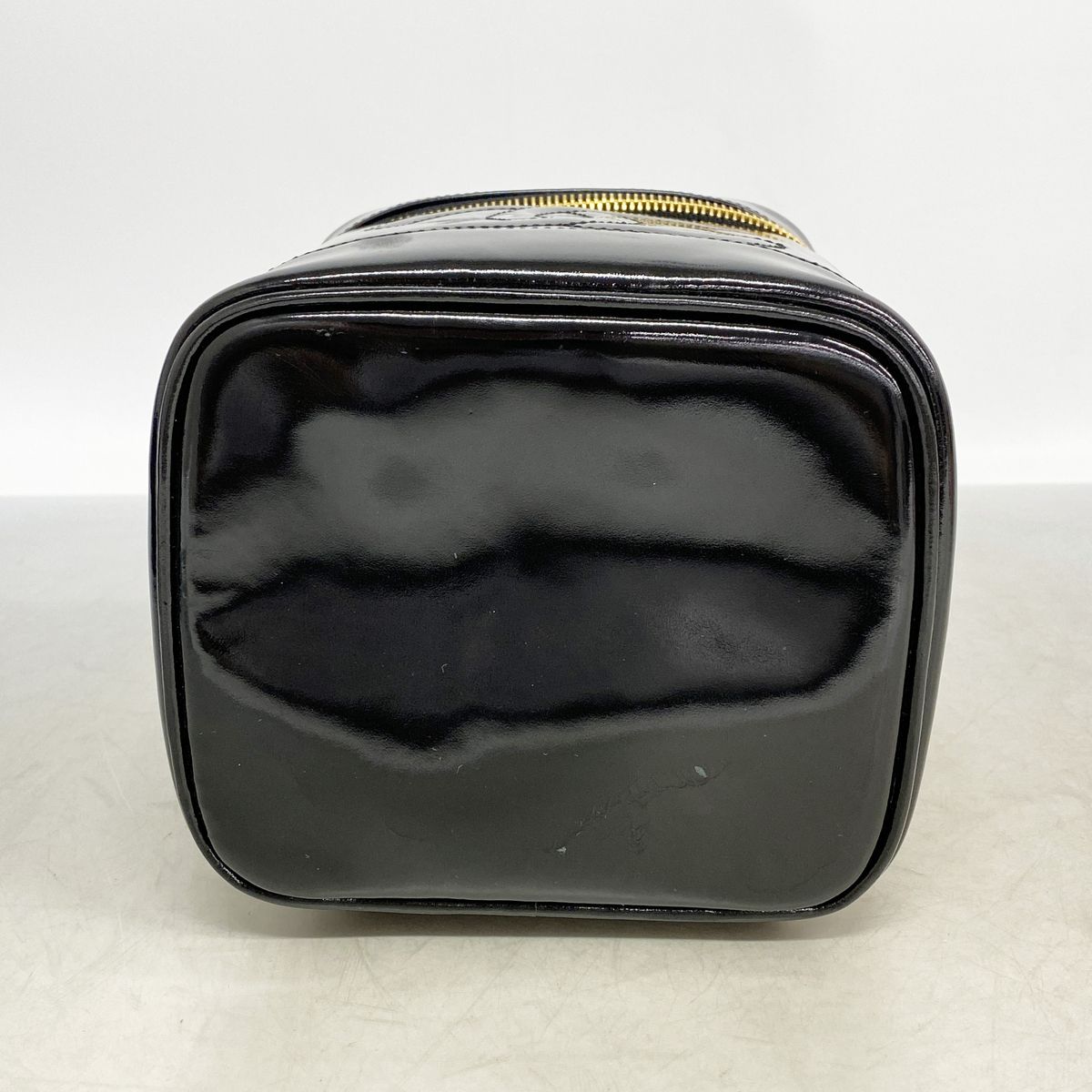 Chanel Vanity Bag Patent Leather Black Gold — view 3